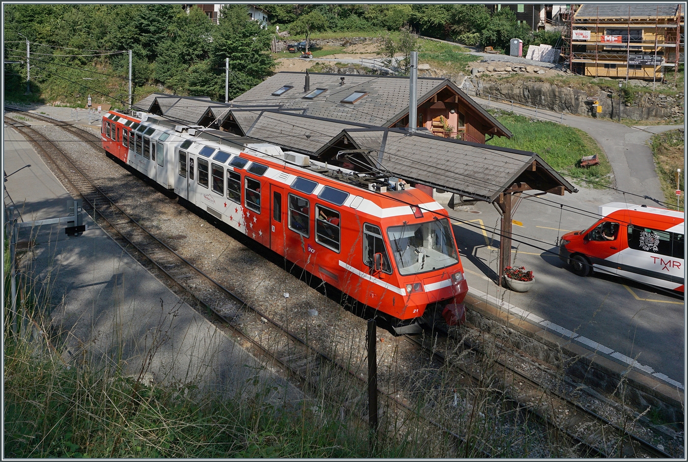 The TMR BDe 4/8 21 is on its way from Vallorcine to Martigny and was photographed during the stop at Les Marécottes. 

July 11, 2026