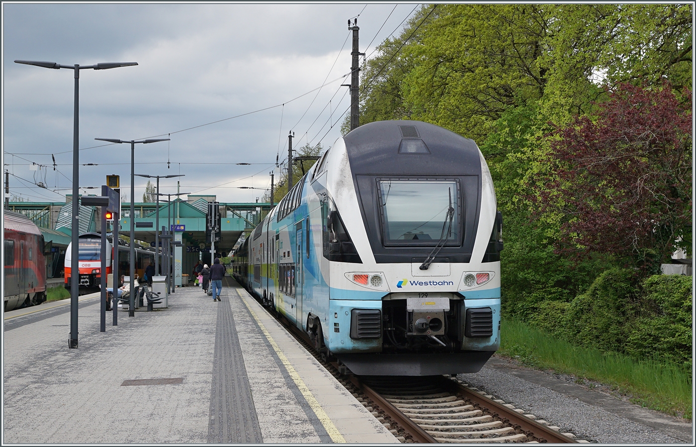 The Westbahn ET 4010 029 (629/129) has arrived in Bregenz as WB 979. The KISS is on its long journey from Lindau Insel (departing at 15:20) to Vienna Westbahnhof (arriving at 22:52 ). 

April 19, 2026