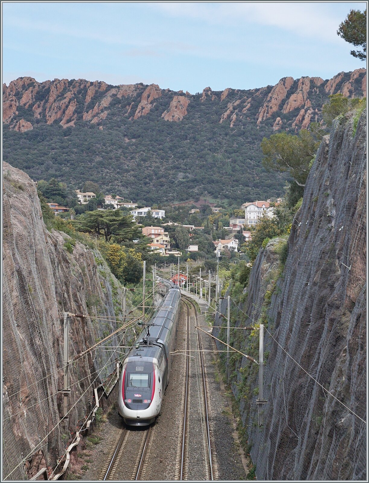 Two SNCF TGV Duplex trains are shortly before Agay on their way from Paris to Nice.

March 24, 2024