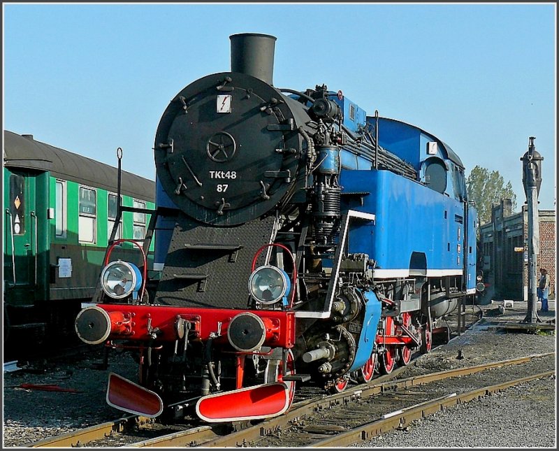 . The steam locomotive TKt 48-87 was built in 1952. It was purcharsed by CFV3V from the Polish railways in 1994. It was completely restored and used for the first time on the steam festival of 2005. September 27th, 2009