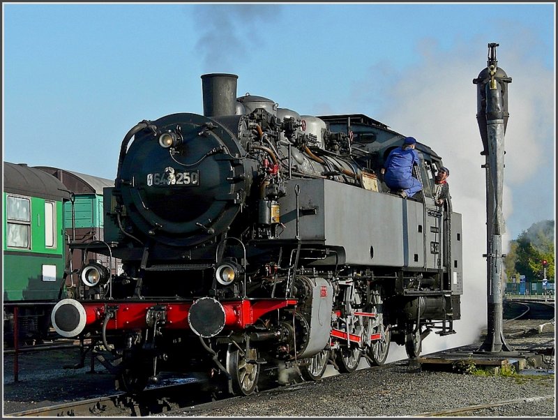 . The steaml locomotive 64 250 is a german engine, it was built by Henschel/Kassel in 1933 and got the nickname  Bubikopf . This engine was bought in Constance and it took the members of CFV3V seven years to restore it. September 27th, 2009