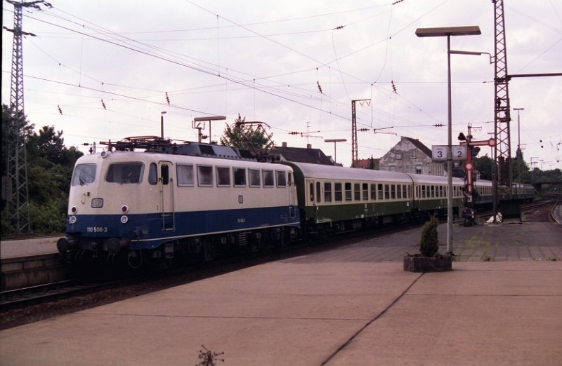 110 506-3 pulls an intercity train with coaches of former East German state railway (Deutsche Reichsbahn). Rheine (Westfalen) 04-08-1992.