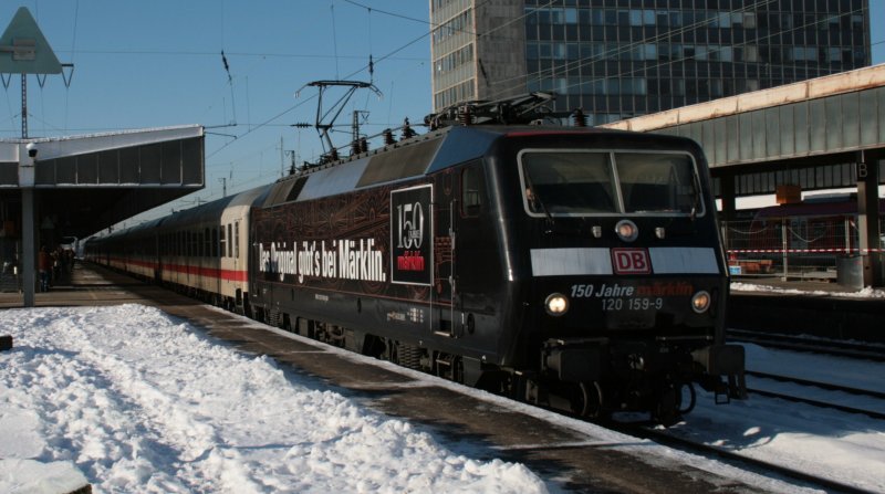120 159-9 in advertising with Marklin in Essen railway station.