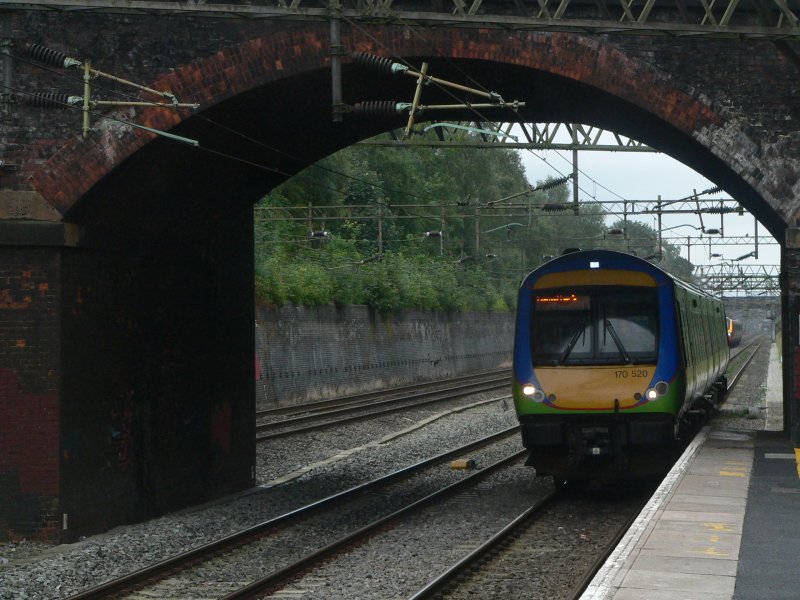 170 520 in Heaton Chapel, August 2009