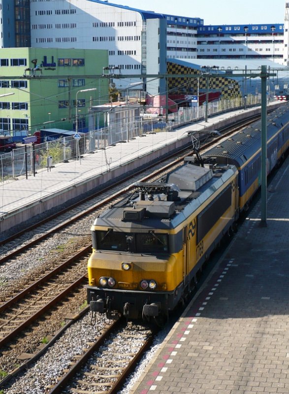 1769 with ICR-coaches coming from Den Haag entering Rotterdam Centraal Station with intercity to Venlo on 14-10-2009.