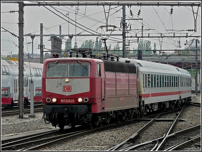 181 215-5 arrives at the station of Luxembourg City on May 9th, 2009.