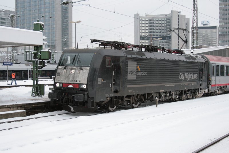 189 090, with 212 CNL in Essen railway station.