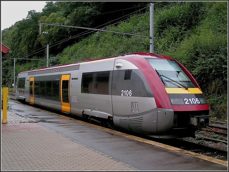 2106 operates the relation Kautenbach-Wiltz on August 8th, 2004.