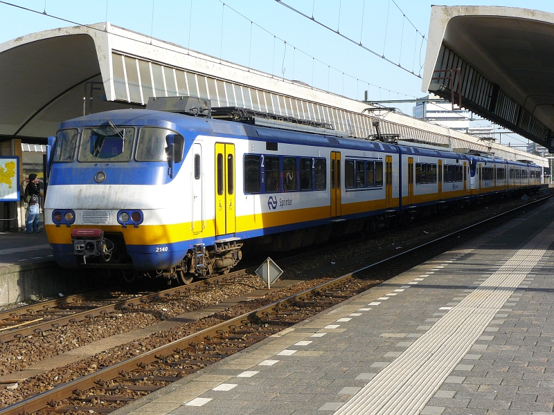 2140 in Rotterdam Centraal Station 28-10-2009.