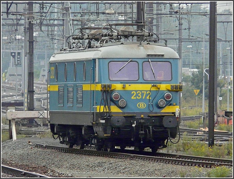 2372 is waiting for new tasks in the station of Gent Sint Pieters on September 12th, 2008.
