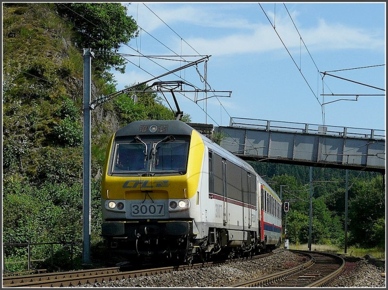 3007 with Belgian I 6 coaches as IR Luxembourg City-Liers will soon reach the station Wilwerwiltz on August 5th, 2009.