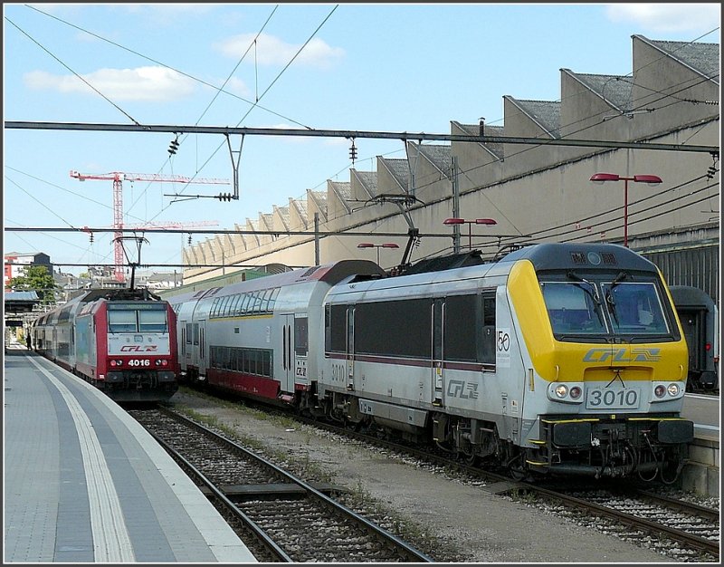 3010 and 4016, both with bilevel cars, at the station of Luxembourg City on August 4th, 2009.