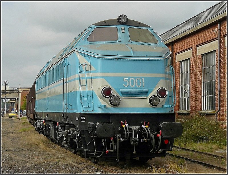 5001 (former 5117) taken at Saint Ghislain on September 12th, 2009. This engine got its unusual colour and number while it was serving to Mhano as model to a miniature.