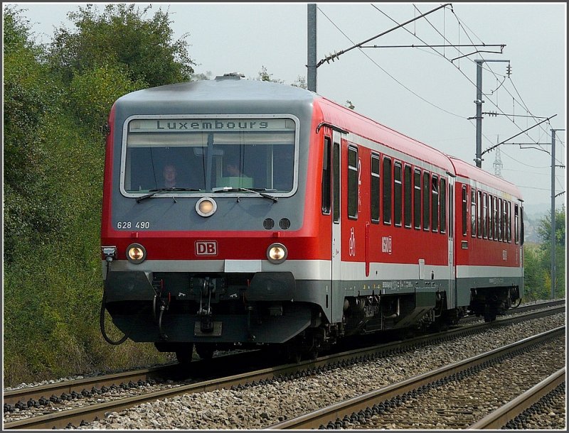 628 490 on its way from Trier to Luxembourg City, photographed at Hagelsdorf (L) on August 10th, 2009.