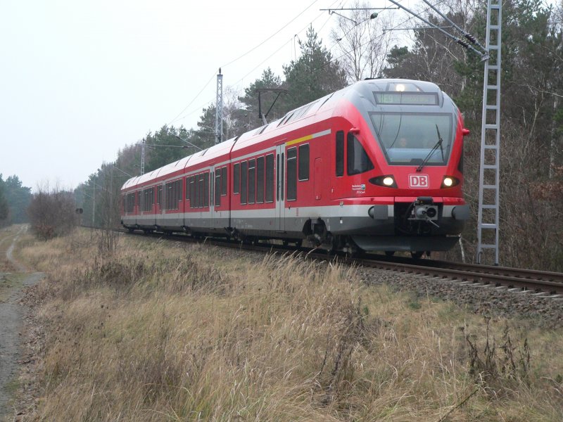 A class 427 train between Prora and Lietzow, December 2007.