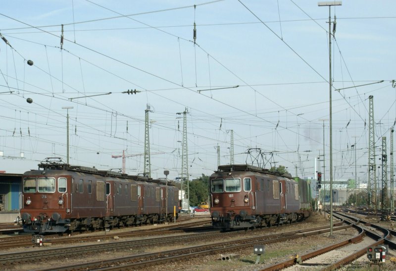 A lot of BLS Re 4/4 locomotives in Basel Bad. Bf. 
03.10.2009