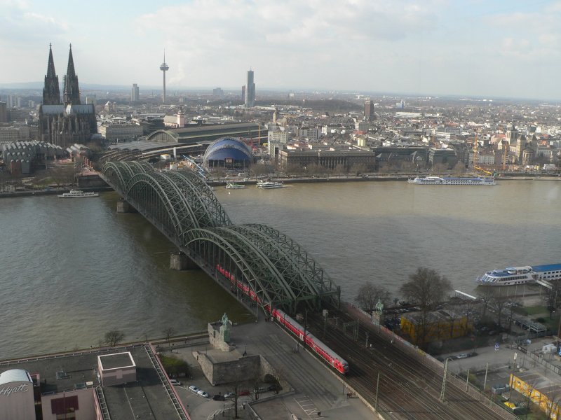 A regional train at the Hohenzollernbrcke in Cologne. In background you can see the Dom. 2007