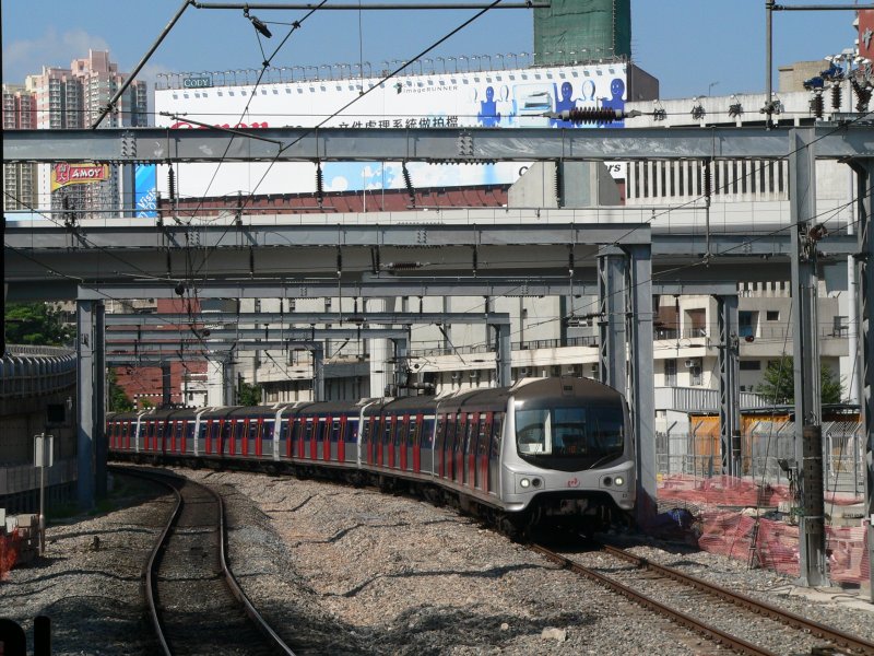 A train of the Kowloon-Canton Railway arriving in Hung Hom. Sept. 2007