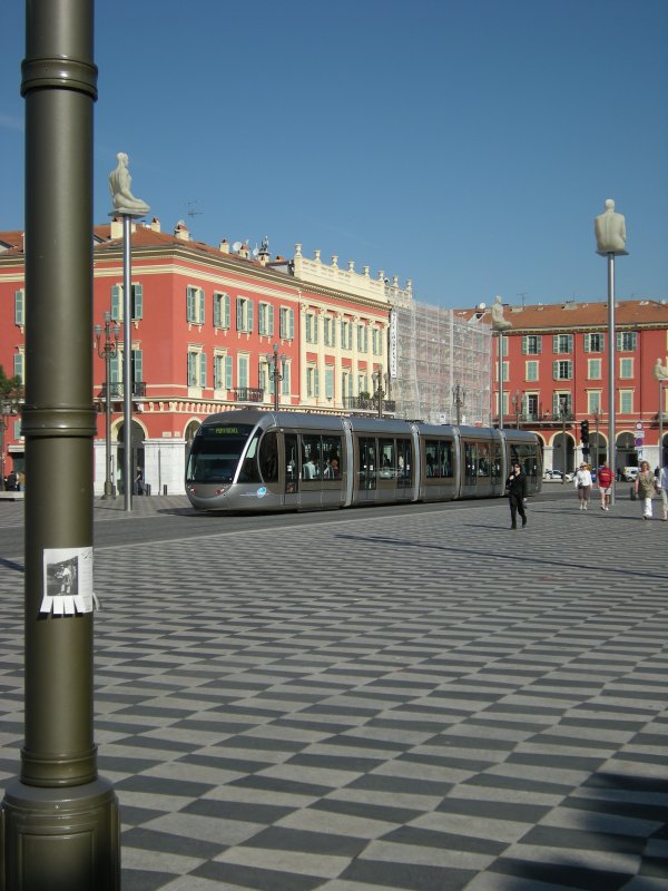 A tram on the beautiful Massna Place. 
23.04.2009