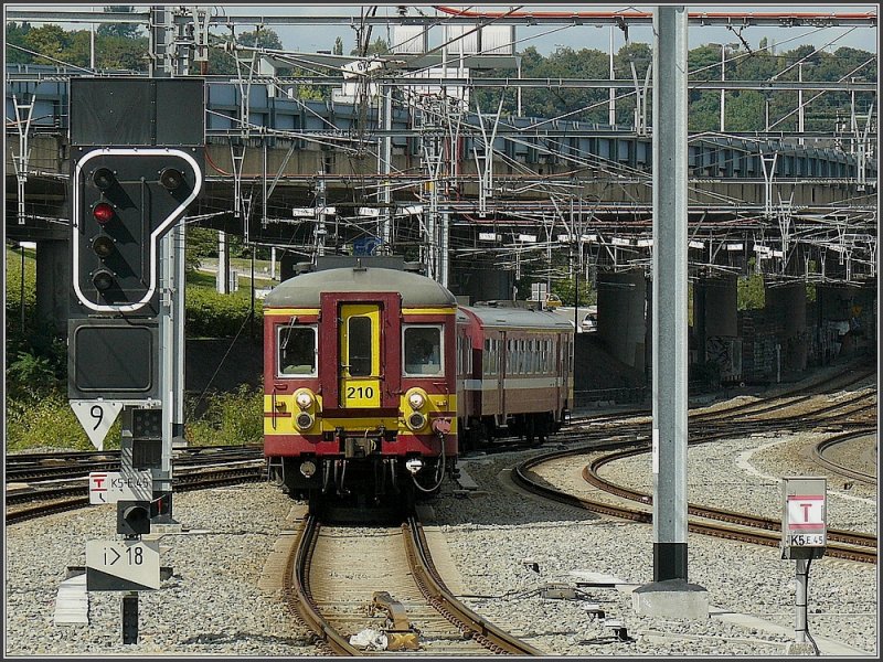 AM 62 210 enters the station Lige Guillemins on August 30th, 2009.