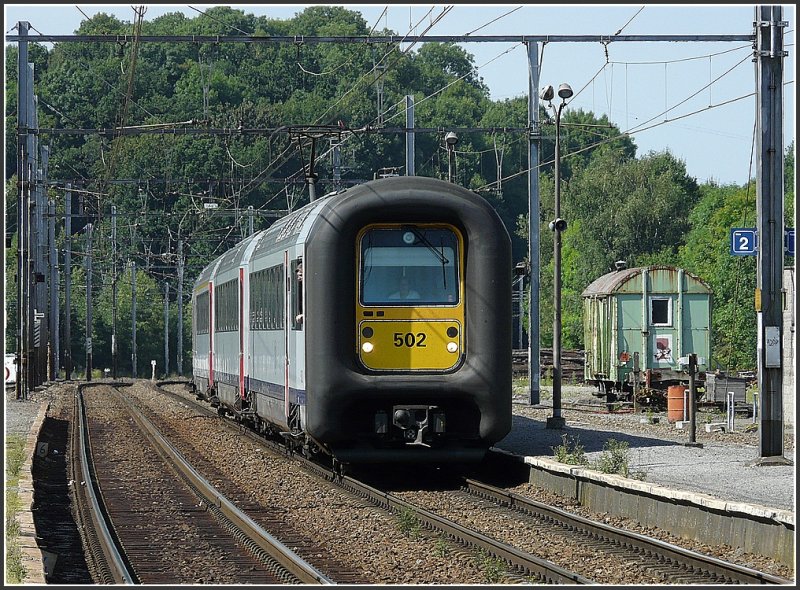 AM 96 502 arrives at the station of Ciney on its way from Brussels to Lxembourg City on August 16th. 2009.