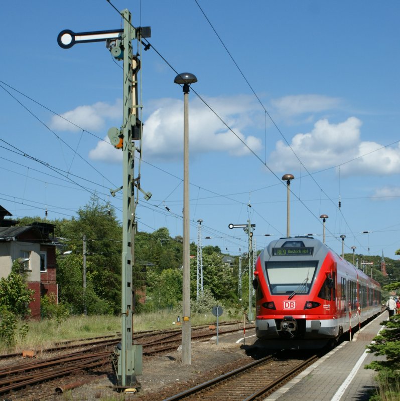 An old semaphore signal and a new FLIRT in Sassnitz. 
18.06.2009