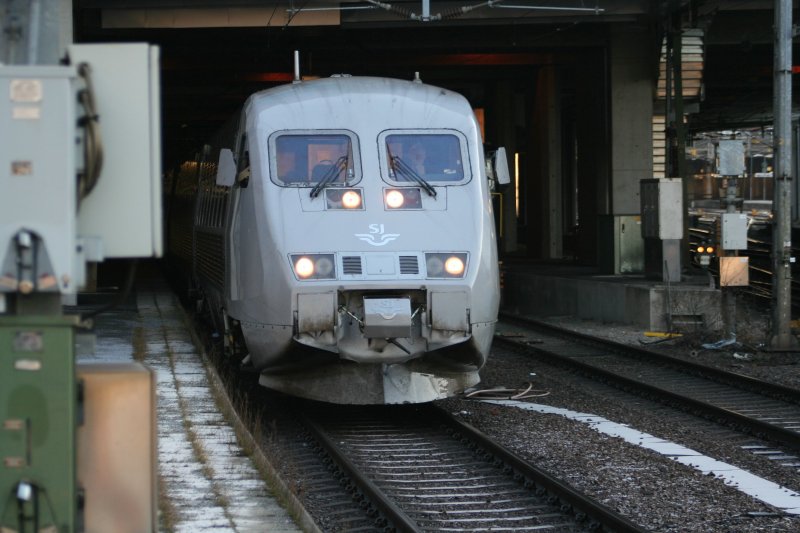 An X2000 unit wait for leaving Stockholm on 13.12.2008 at Stockholm C.