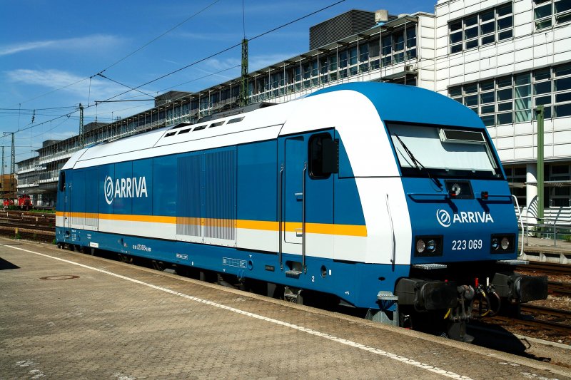 Arriva 223 069 stands here in Regensburg Central Station, waiting for the return service to Munich. 
 6/8/2008