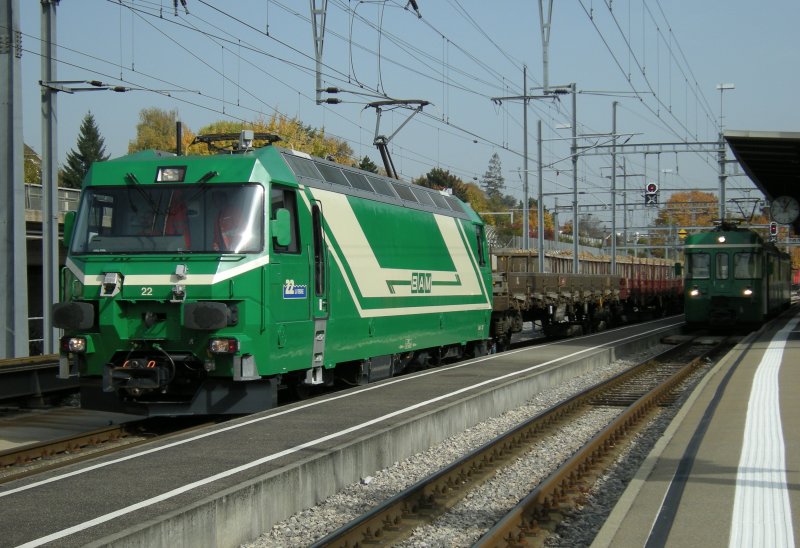 BAM Ge 4/4 with a Cargo train wait to the departure. 
14.10.2008