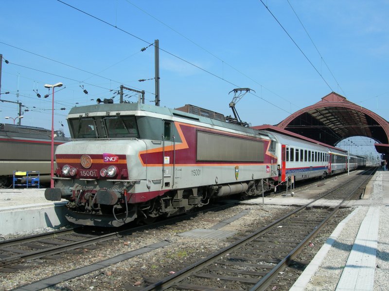 BB 15 001 with the EC  Vauban  Brussels - Brig while the stop in Strasbourg
10.04.2007