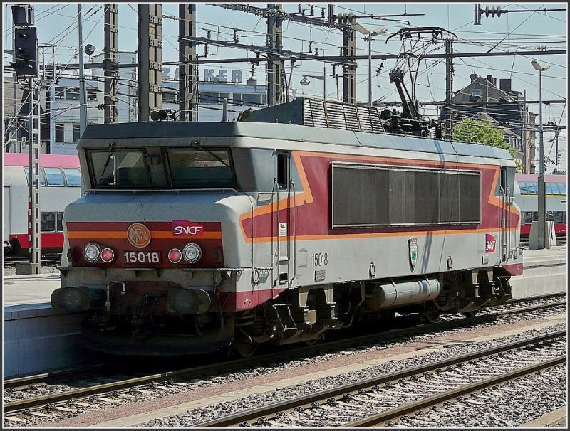 BB 15018 is leaving the station of Luxembourg City on July 1st, 2008.