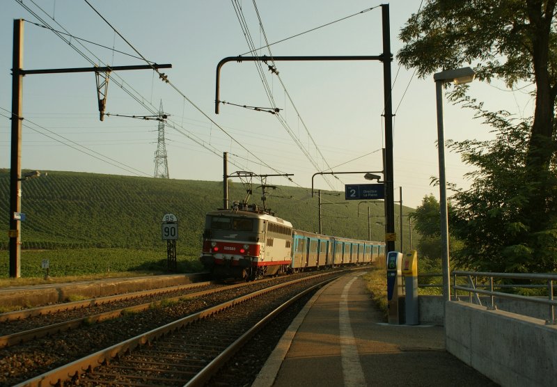 BB 25 585 with the morning local train to Genve by Russin. 
27.08.2009