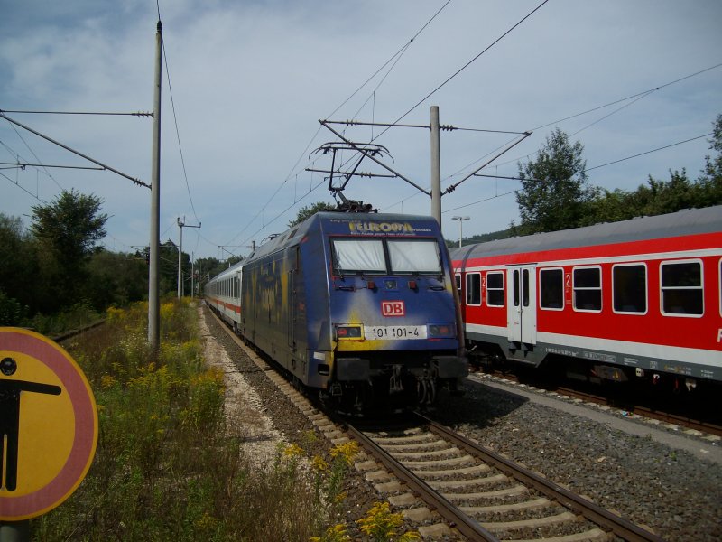 BR 101 101 mit IC nach Karlsruhe
 bei der Durchfahrt in Sulzbach an der Murr am 16.08.2009