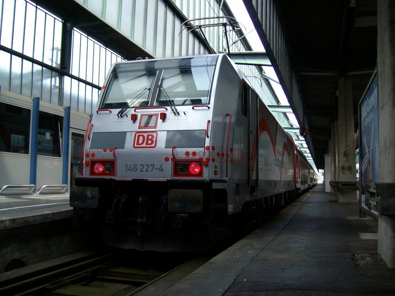 BR 146 227 mit RE nach Ulm am 07.09.2009 in Stuttgart Hbf