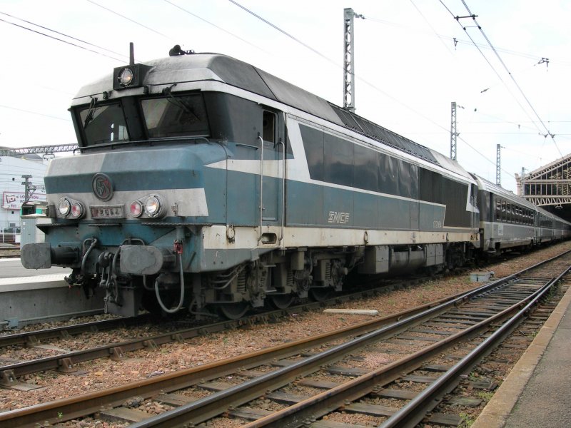 CC 72 064 with a  Train de Grand Ligne/long Distance train  from Tours to Lyon. 
22.03.2007 