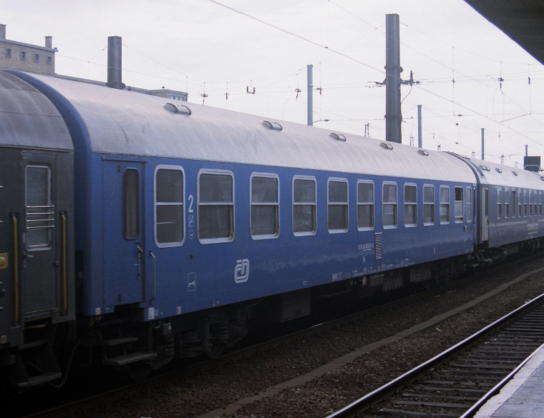 CD sleeper in a train that just arrivered in Brussel-Zuid, november 1995.