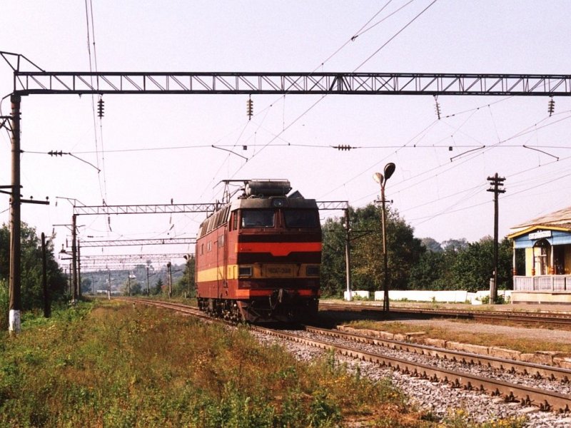 ChS4t-246 (ЧC4T-246) between Vladimir (Владимир) and Kovrov (Ковров) near by Bogolyubovo on 31-08-2004. Photo and scan: Date Jan de Vries.