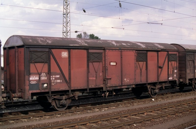 Closed freightcar typ Gbs 252 with the number 80 151 2 088-6 in Rheine 04-08-1992.