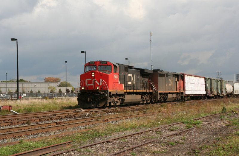 CN Dash-9 C44-9W 2558 and Dash-8 C40-8M 2436 with freight train on 04.10.2009 at London.