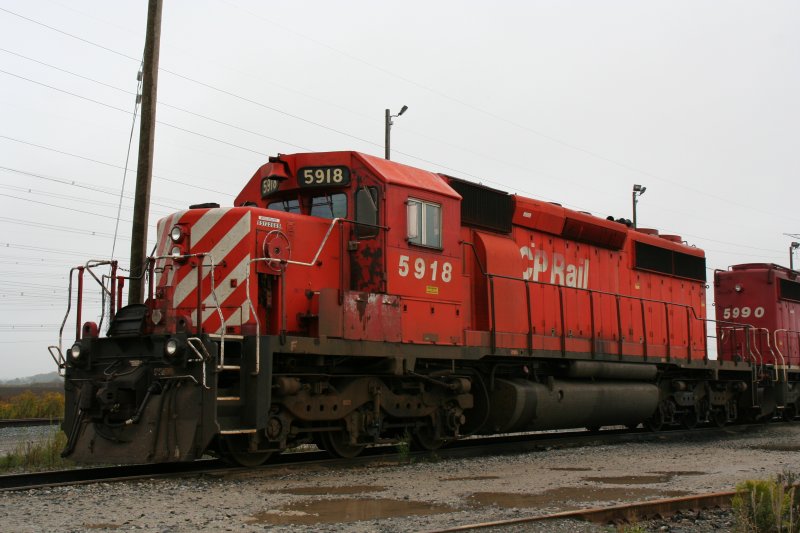 CP SD40-2 5918 on 4.10.2009 between Missasauga and Milton. 
