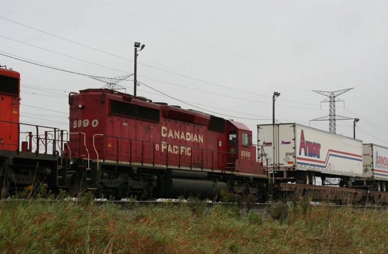 CP SD40-2 5990 on 4.10.2009 between Missasauga and Milton. 
