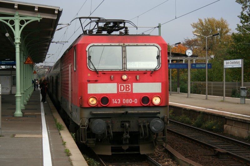 DB 143 080-0 with RB14 towards Nauen on 25.10.2008 at Berlin-Charlottenburg.