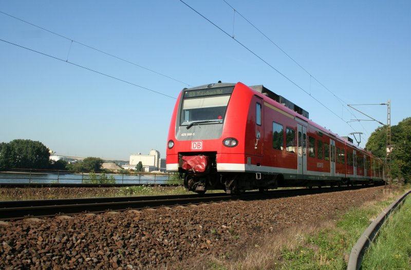 DB 425 591-5 with R8 toward Mnchengladbach on the right side of the Rhein river on 16.7.2009 near Neuwied.