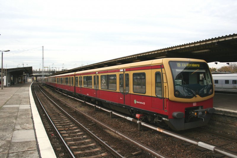 DB 481 358-0 with S5 towards Lichtenberg on 26.10.2008 at Berlin-Warschauer Strasse. 

