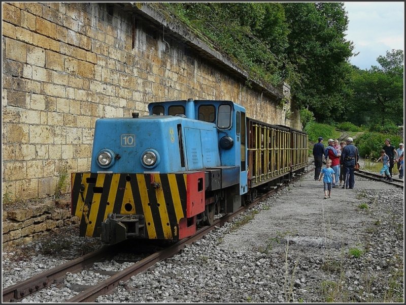 Diesel locomotive Batiruhr N 10 with original mining carriages of the mining railway  Miniresbunn Doihl  (narrow gauge 700 mm) is waiting for passengers at Fond de Gras. August 17th, 2008