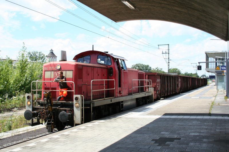 Diesel locomotive DB 294 757-0 with an freight train at Heidelberg main station on 13. July 2009.
