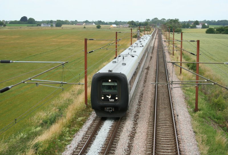 DSB IC3 5202  Mine Nielsen  at 29.6.2008 between Nrre Aaby and Ejby on the line towards Odense. 
