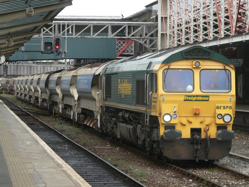 Freightliner 66 558 in Chester, 2006