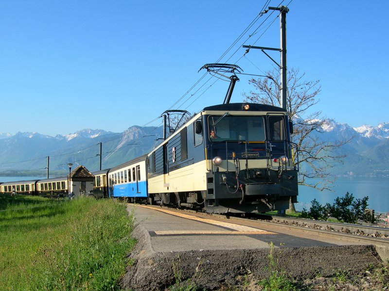 GDe 4/4 (Class 6000) with the Golden Pass Classic on the way to Zweisimmen Chtelard (VD).
22.04.2007