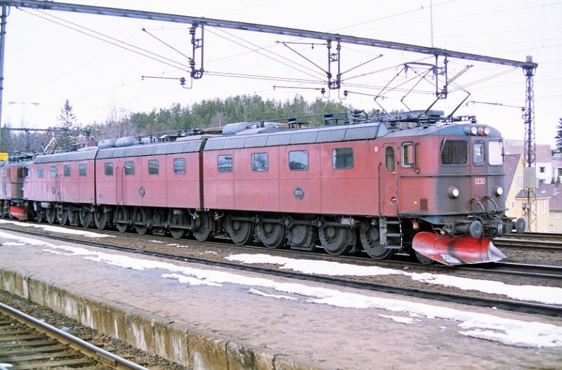 Giant locomotive 1230/1244/1229 in Narvik (Norway) 21-04-1993.
